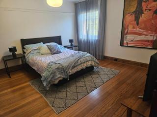 Renovated home in central location - Sandy Bay - 4