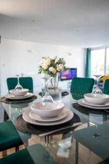 Spacious 3 Bed, 3 Bath Penthouse with Private Balconies, Perfect For Long Stays! - 0