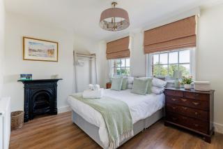 Opposite Windsor Castle, Center of town, Castle view 4 Bed Apartment, Sleeps up to 7, Consorts & Concubines - Windsor - 4
