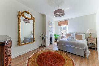 Opposite Windsor Castle, Center of town, Castle view 4 Bed Apartment, Sleeps up to 7, Consorts & Concubines - Windsor - 6