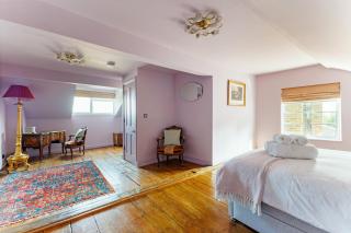 Opposite Windsor Castle, Center of town, Castle view 4 Bed Apartment, Sleeps up to 7, Consorts & Concubines - Windsor - 3
