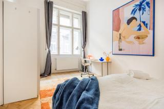 Discover Your Budapest Retreat-Walk to Downtown - 8