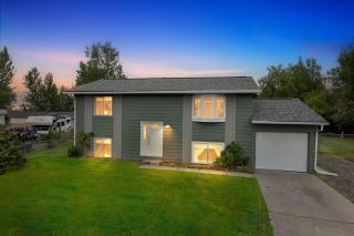 Anchorage 5BR Retreat Hikes, City & Comfort home - 0
