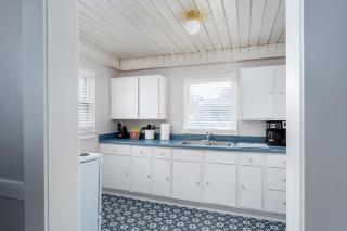 Relaxing Vibrant and Upscale 1Bedroom 1Bath Apartment - 5