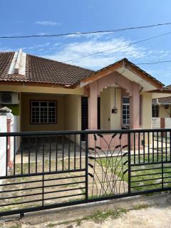 NovaHaus1 Homestay Gong Badak - 0