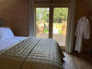 Highgate Cabin - Takeley - 3