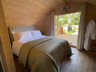 Highgate Cabin - Takeley - 2
