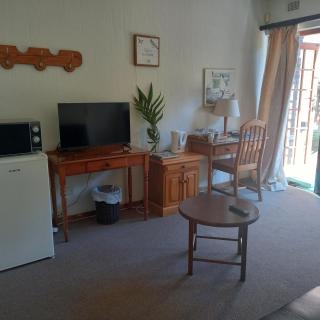 Executive Double room with en-suite and private patio - Pinetown - 8