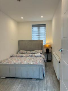 A Nice 2BR Fully Furnished with Parking 2BRFN LP - Bradenham - 4