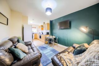 Spacious 5 Bedroom House with Garden in Coventry, Free Parking and Free Unlimited Wi-Fi - THL - Coventry - 4