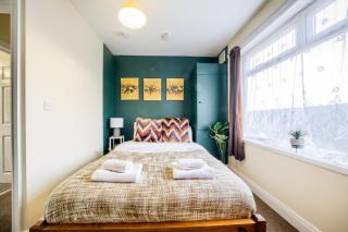Spacious 5 Bedroom House with Garden in Coventry, Free Parking and Free Unlimited Wi-Fi - THL - Coventry - 3