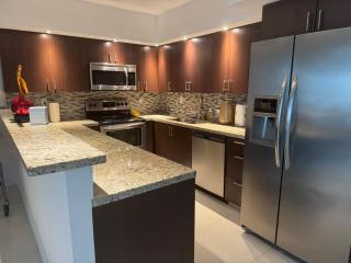 Ocean Reserve Luxury Condo Sunny Isles Beach - 4