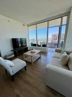 The Daisy Bright 2BR Stay in Downtown San Diego - 9