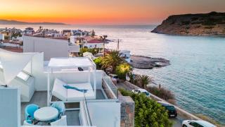 New Seaview Villa Moments with Rooftop Hot Tub, 50m from the Beach - 9