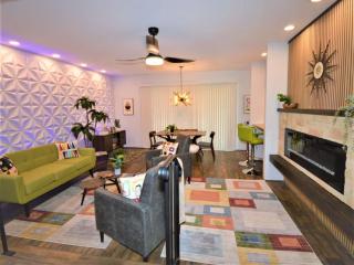 Midtown Mid-Century Hideaway - 5