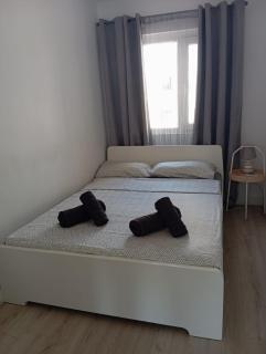 Seaview escape - spacious 3 bed beach apartment & terrace - 1