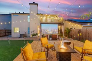 Sleeps 10 Elegant Retreat Hot Tub, Games,Golf - 0