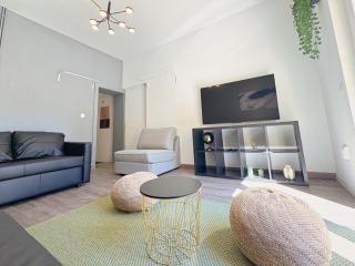 1 STUDIO & 5 APPTS - 1 à 4 lits - 1 à 7 pers - max 31 pers - 1 immeuble - Confort, Flexibilité ------ ENGLISH - 1 STUDIO & 5 APTS - 1 to 4 beds - 1 to 7 guests - up to 31 - same building -- Cattenom - Hayange - 1