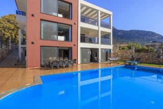 Private Luxury Villa with Large Pool, Jacuzzi and Barbecue in Fethiye Ölüdeniz - Fethiye - 4