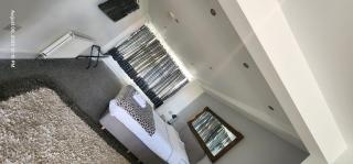 Lovely Commodious, Private Charming Studio, En Suite - Hillsborough - 1
