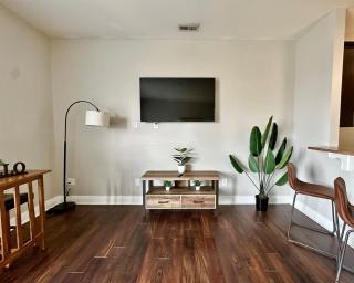 Cozy Downtown Loft with Balcony - 5
