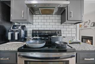 Play & Stay - Freshly Updated, Workspace & Games - Clarksville - 1