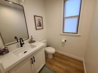 Jaybird Farmhouse - New Serene 5 bedroom House in Big Bear Lake with Chefs Kitchen BBQ Arcade Private - 6