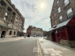 Prime Central Edinburgh 3 bed - 6