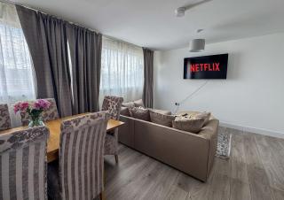 Cosy 3BR Flat With Free Parking Near Marina - Tewkesbury - 0