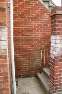 Cosy 3BR Flat With Free Parking Near Marina - 2