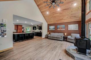 Tree Haven- fenced yard, hot tub, fire pit - 3