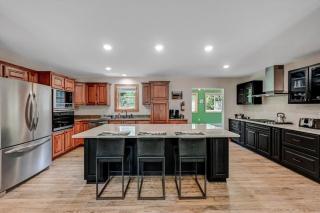 Tree Haven- fenced yard, hot tub, fire pit - 1