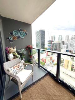Miami Luxury 27th Floor, Best Waterfront Balcony View & City Lights, Pool,Gym,Spa - 2