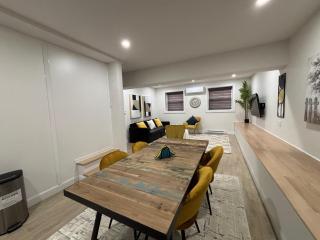 Stylish Condo AC Wi-Fi Westmount Smart TV - 2