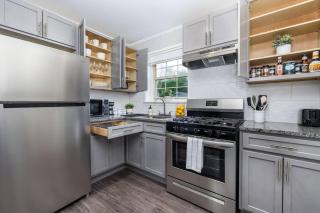 5min to Blue Back Square | Affordable w/ KING Bed - 7