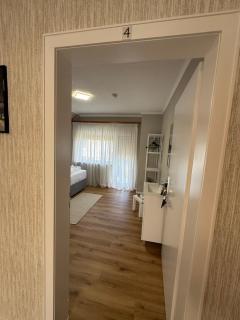 Repeat Racing Rooms - Kelberg - 7