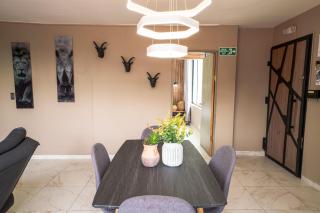 3 bedroom apartment, with arcade machine - 1 block from lleras park p7 - 2