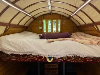 2 Guests - Pet Friendly - Traditional Gypsy Vardo - 2
