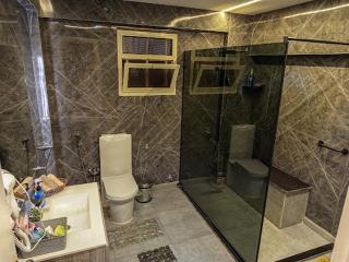 Modern Super Lux Mohandessin Flat Perfect for Gulf Travelers - Il Cairo - 8