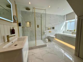 Central Edinburgh Prime Luxury 3 bed - 4