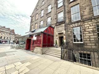 Central Edinburgh Prime Luxury 3 bed - 4