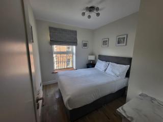 Luxury Custom Hall City Apartment - 4