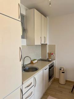 Sunrise Apartments 1 - 7