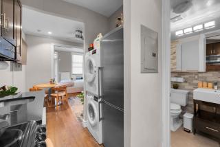 Boutique Style 2BR Haven Sleeps 5 Heart of LES - 9