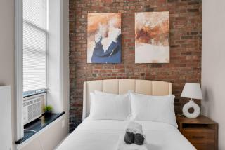 Boutique Style 2BR Haven Sleeps 5 Heart of LES - 8