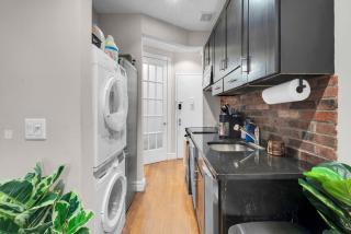 Boutique Style 2BR Haven Sleeps 5 Heart of LES - 7