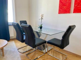 Bright Calm Apartment with Free Parking - 4