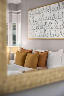 Chic NYC Retreat Beside Broadway & Iconic Sights - 6