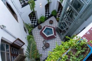 Dhow Palace Hotel - 2