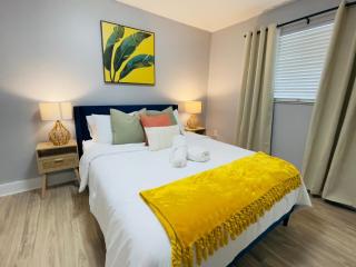 Casa del Mar 2BR Cuban Retreat with Parking - 9